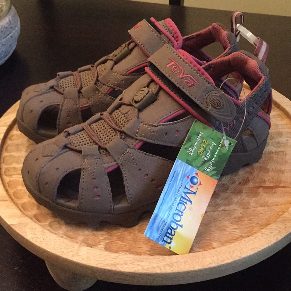 New Teva Sz 5 Water Hiking Outdoor Shoes Sandals